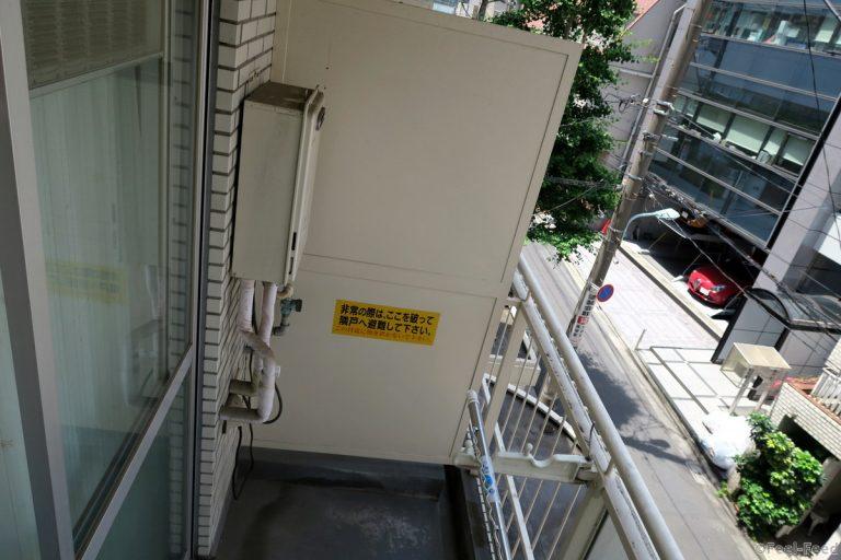 Типичная квартира в Токио здесь, видим, входом, можно, квартиры, балкон, Здесь, рядом, чтобы, дверей, через, такой, маленький, которая, находится, раковина, более, экономия, только, место