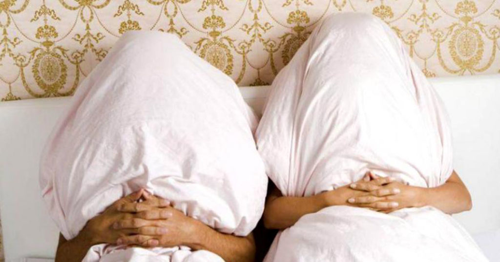 Почему супругам лучше спать отдельно