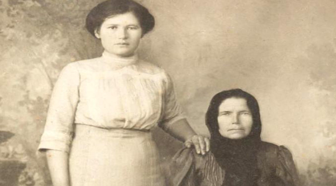 Почему раньше на снимках руку держали на плече Почему раньше на снимках руку держали на плече