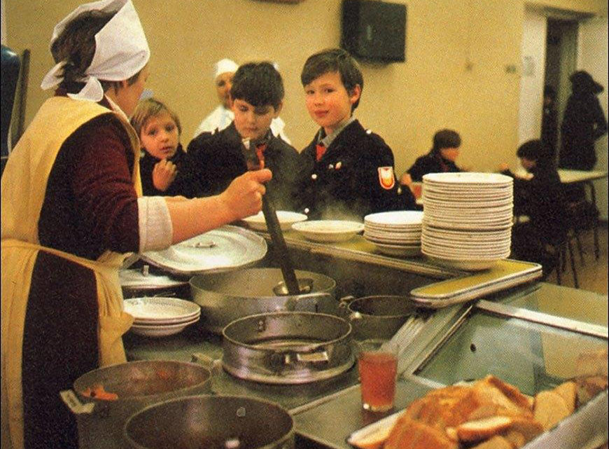 Советские столовые: чем кормили и было ли вкусно. Советские столовые: чем кормили и было ли вкусно.