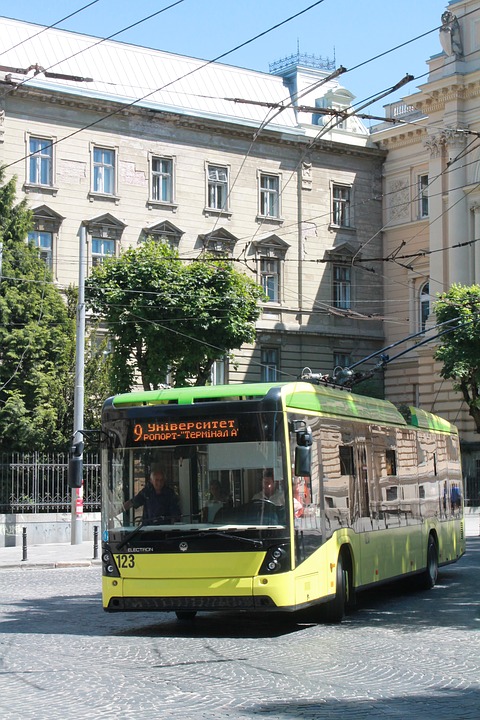 Случай в троллейбусе, или уроки этикета по-крымски
